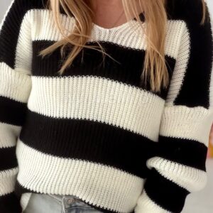 Alternative view of Sweter w biało-czarne pasy