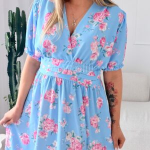 Alternative view of Sukienka Elina PLUS SIZE błękitna w różowe kwiaty